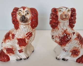 Exklusives antikes Paar rote Original Staffordshire Hunde, 18. oder 19.Jahrhundert, Creamware und handgemalte Details
