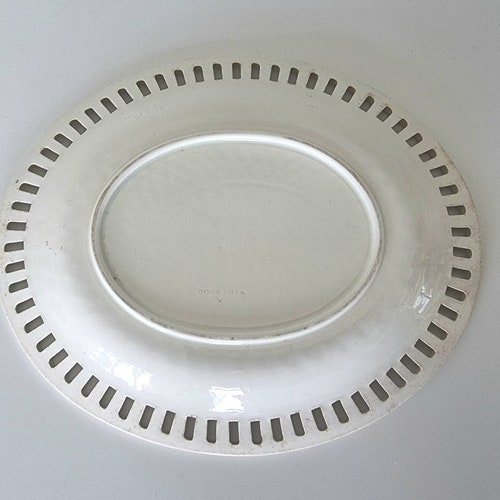 Wegdwood 19th century Creamware open pierced chestnut or bread basket with oval underplate, shops made in England