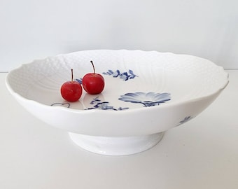 Royal Copenhagen Blue Bla flowers Curved, Serving dish or cake stand 10-1532, Denmark original from 1956