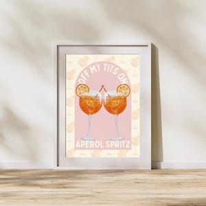 Off My Tits On Aperol Spritz Cocktail Print – Bar Cart Art, Home Bar Decor, Retro Cocktail Wall Art (Pobieranie cyfrowe)