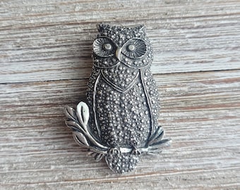 Vintage Seagull Pewter Owl Brooch, Made in Canada