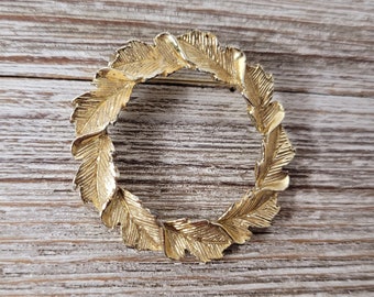 Vintage leaf brooch, Vintage Gerrys brooch, gold tone brooch, circular, nature, leaves, etched, marked on back, costume jewelry, vintage