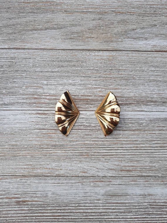 Vintage clip on earrings, gold tone, fan earrings… - image 1