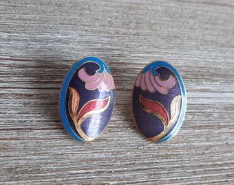 Vintage cloisonne earrings, cloisonne post earrings, oval shaped, floral, laurel, enamel earrings, vintage, vintage cloisonne, jewelry,