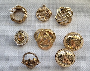 Vintage Gold Tone Jewelry Lot, Brooches, Earrings, Scarf Clips (7pc)