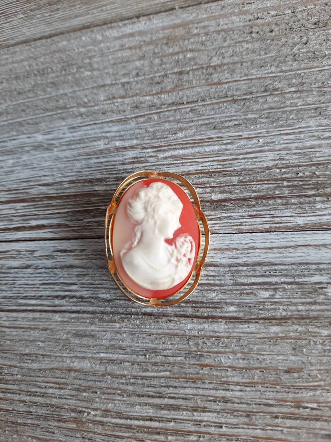 Vintage Cameo Brooch Retro Brooch Cameo Gold Tone Coral Coloured Vintage Cameo Brooch Retro Brooch Cameo Gold Tone Coral Coloured
