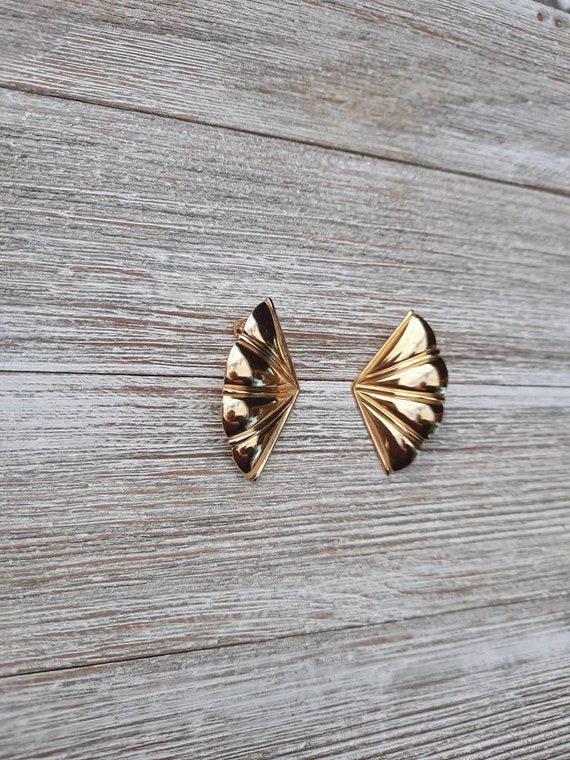 Vintage clip on earrings, gold tone, fan earrings… - image 3