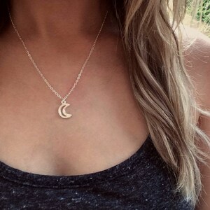 Hollow moon light short necklace top