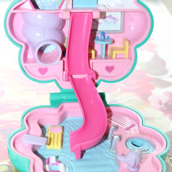 1990 Polly Pocket Water World Compact -- Bluebird Toys -- No Dolls -- Water Fun, Water Slide