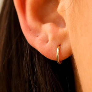 Hoop Earrings, Cute Earrings, Minimalist Earrings, Small Hoop Earrings, Cool Earrings, Tiny Earrings, Gold Earrings, Gold Huggie Earrings