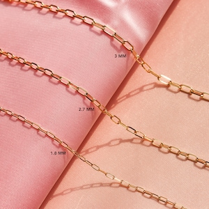 May include: Three gold chains of different sizes, laid out on a pink surface. The chains are 1.8 mm, 2.7 mm, and 3 mm in width.