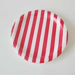 Sale 8ct RED WHITE STRIPED Paper Plates Lunch Round Carnival Vintage Style Retro Chic Circus Whimsical Fun Stripes Candyland Tableware 9&quot;