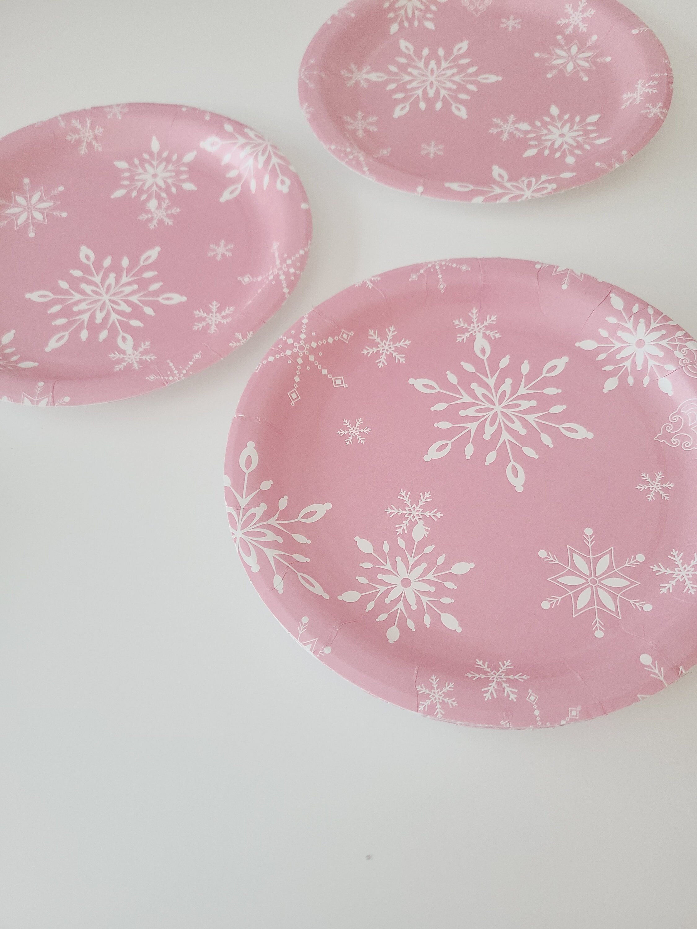 Artstyle Oval Paper Plate Bundle, Dazzling Winter Snowflakes