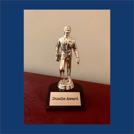 Dundie Award Trophy Don't Go In There After Me The Office TV Show Dunder Mifflin - Foto 6