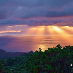 Sonnenuntergang Jenseits der Straße nach Hana, Maui