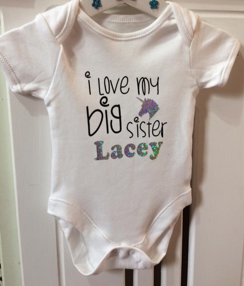 Personalised Baby Sleepsuit Vest /& Bib set
