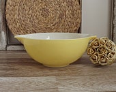 Vintage Yellow Pyrex Nesting Bowl 443 Retro Ovenware Cookware Glass 2.5 Quart Pyrex Bowl