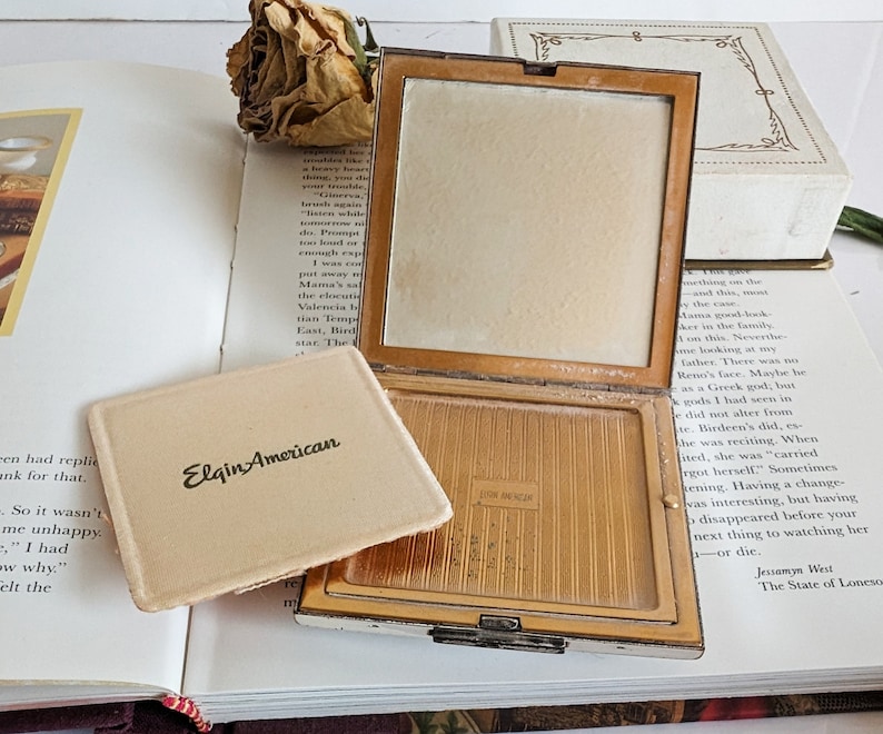 Maquillaje en polvo suelto compacto Vintage Elgin American Women's Compact imagen 5