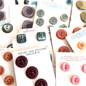 Vintage Buttons ~ Retro Button Cards ~ Crafting ~ Sewing ~ Collectible Buttons