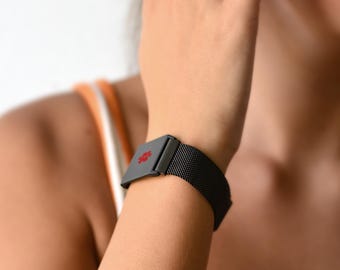 医療アラートIDブレスレット、調整可能6インチ～8.5インチの磁気バンド、緊急情報アレルギー対応。10行200文字までカスタマイズ可能、サージカルステンレススチール製