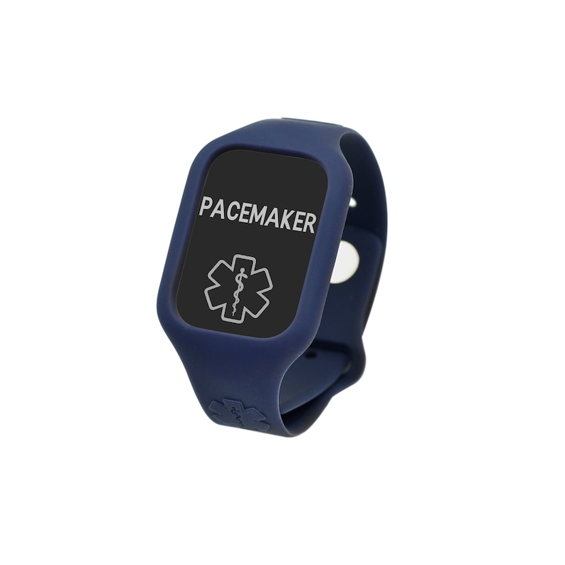 以下が含まれることがあります： 「PACEMAKER」という文字と白い医療シンボルが書かれた青いシリコン製の医療用ブレスレットです。