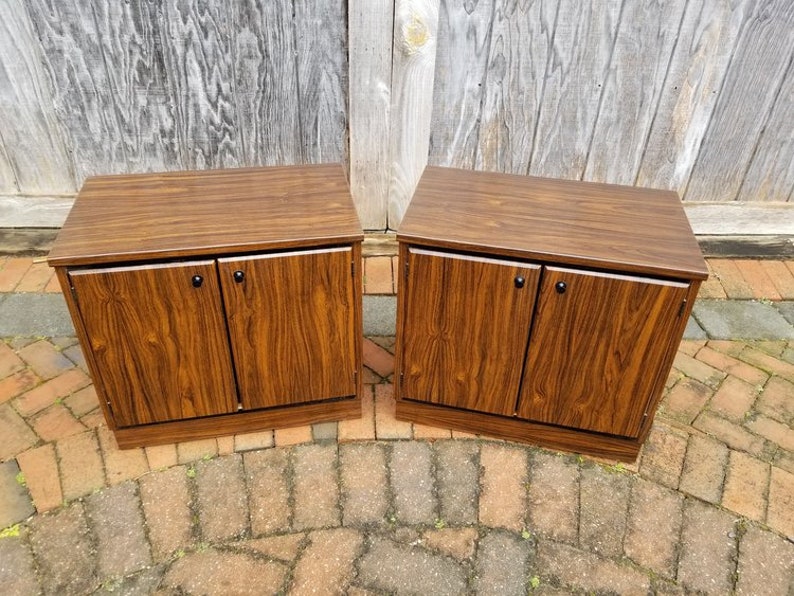 American of Martinsville Mid Century Night Stands Bild 3