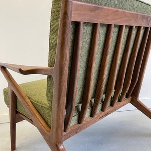 Exquisite Handmade Walnut Z Chair in Avocado image 6