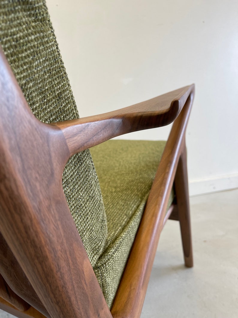 Exquisite Handmade Walnut Z Chair in Avocado image 4