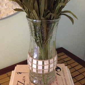 Wheat stalk patterned glass vase accented with mother of pearl and jute