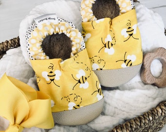 Bee baby shoes girl baby booties yellow soft sole shoes bee toddler shoes bumblebee baby shoes non slip baby shoes with toe guards baby gift