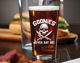 Never Say Die Gift / Beer PintGlass / Goonies Nostalgia Cristalería grabada / Película de los 80 / GeekNerd