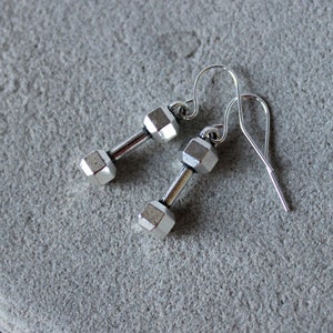 Silberne Hantel Ohrringe, Fitness Bodycycling Ohrringe, Sportliche Mädchen Schmuck, 3D Silber Sport Ohrringe, Work Out Gewichtheber Schmuck für Sie