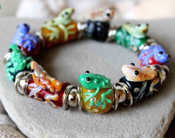 Lampwork Bead Bracelet, Glass Frog Bracelet, Cute Frog Jewelry, Murano Glass Bracelet, Woman and Girl Lampwork Glass Jewelry, Daughter Gift