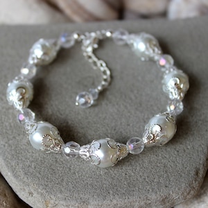 Wedding Bridal Bracelet, White Pearl Bracelet, Woman Pearl Jewelry, Bridal Pearls for Wedding Day, Pearls and Crystals Bracelet for Her