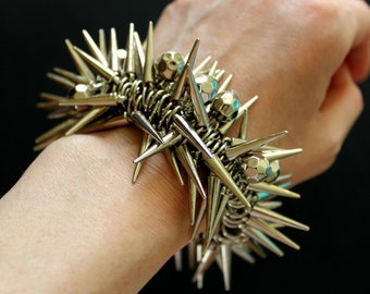 Gothic spike-armband, punk rock armband, zilveren goth sieraden met spikes, uniseks edgy doorn armband, vrouw rocker grunge sieraden, cadeau voor haar