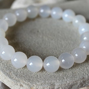 White Agate Bracelet, White Gemstone Bracelet, White Bead Bracelet, Bridal Wedding Bracelet, White Agate Jewelry, Birthstone Bracelet