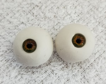 Handmade BJD Eyes: Small-Iris Natural Green Doll Eyes