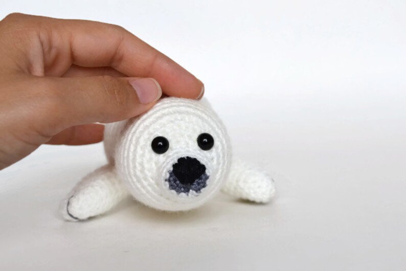 peluche bébé phoque blanc