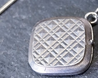 Vintage SILVER Square Diamond Shape LOCKET - geométrico en cadena de 18" - 9.1g