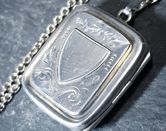 Edwardian SILVER LOCKET with Cartouche, Chester 1901 on 20" Chain - 8.1g