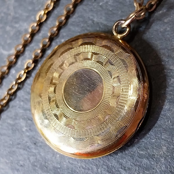 Antique 9ct Rolled GOLD Circular LOCKET with 18" Chain - 11.3g