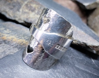 Huge SILVER RING with Dublin hallmarks - uk size T (us 9.5) - 13.9g