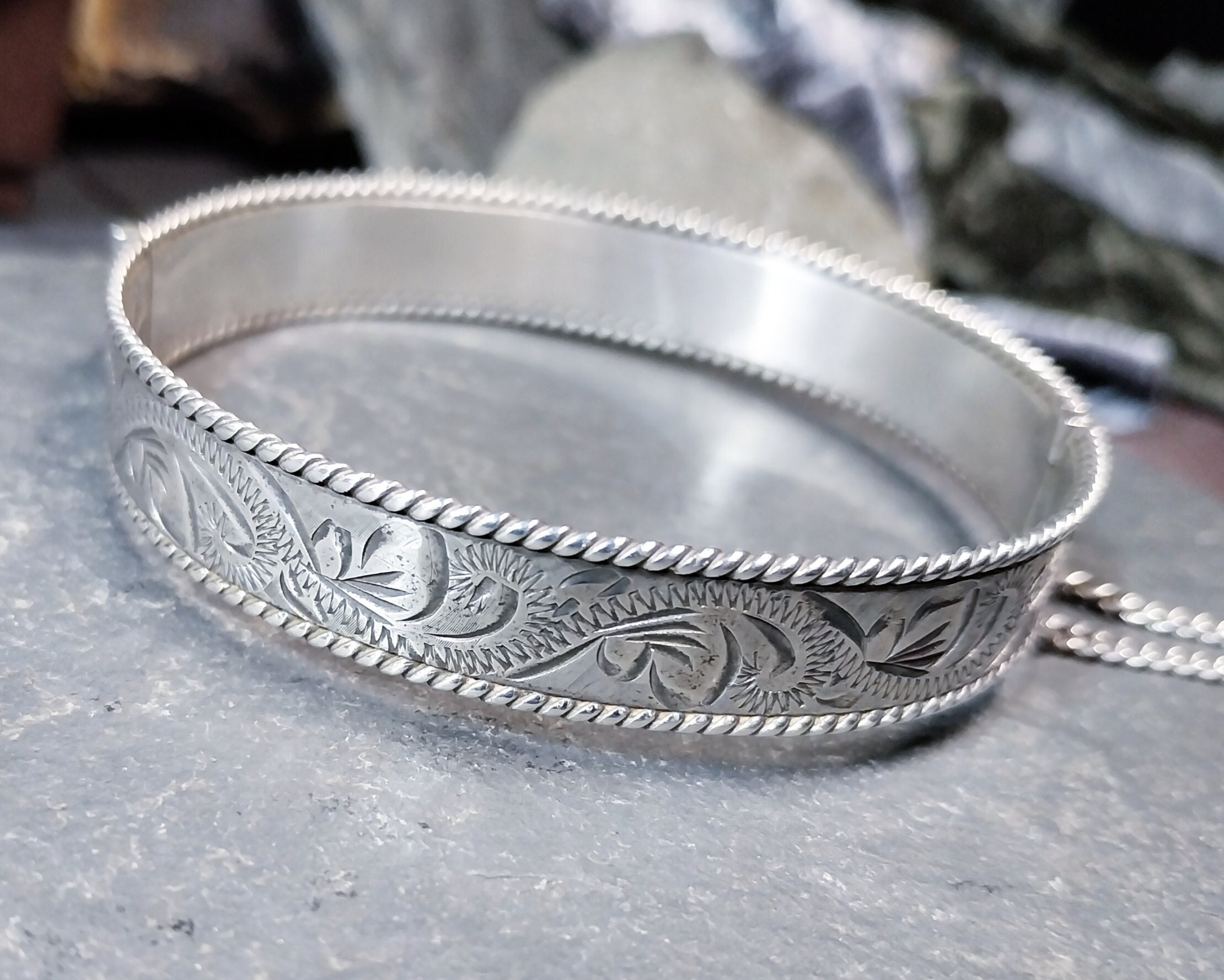 Vintage Sterling SILVER BANGLE Bracelet - C 1979 - 24.5g - Etsy Vintage Sterling SILVER BANGLE Bracelet - C 1979 - 24.5g - Etsy