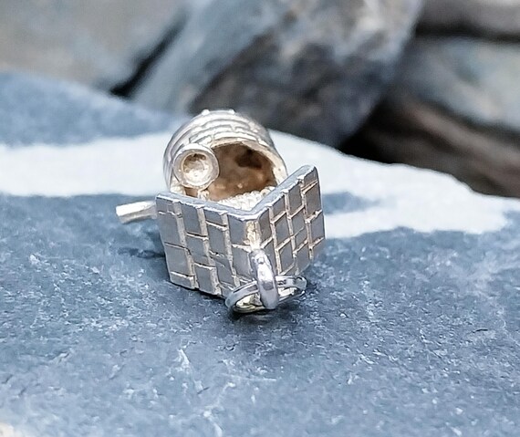 Vintage WISHING WELL Charm - Story Tale, 925 sterling silver - 2.9g View 5