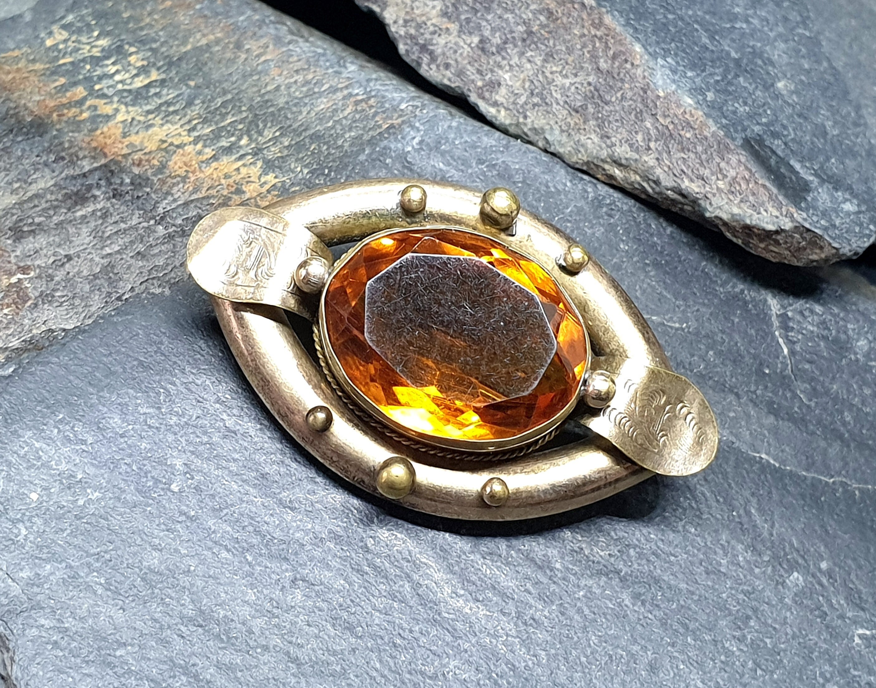Broche victorienne antique en argent massif avec citrine et