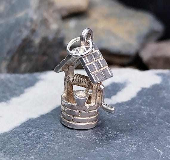Vintage WISHING WELL Charm - Story Tale, 925 sterling silver - 2.9g View 2