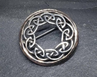 SILVER CELTIC Infinity Knot Brooch with Rose Surround - 4.8g