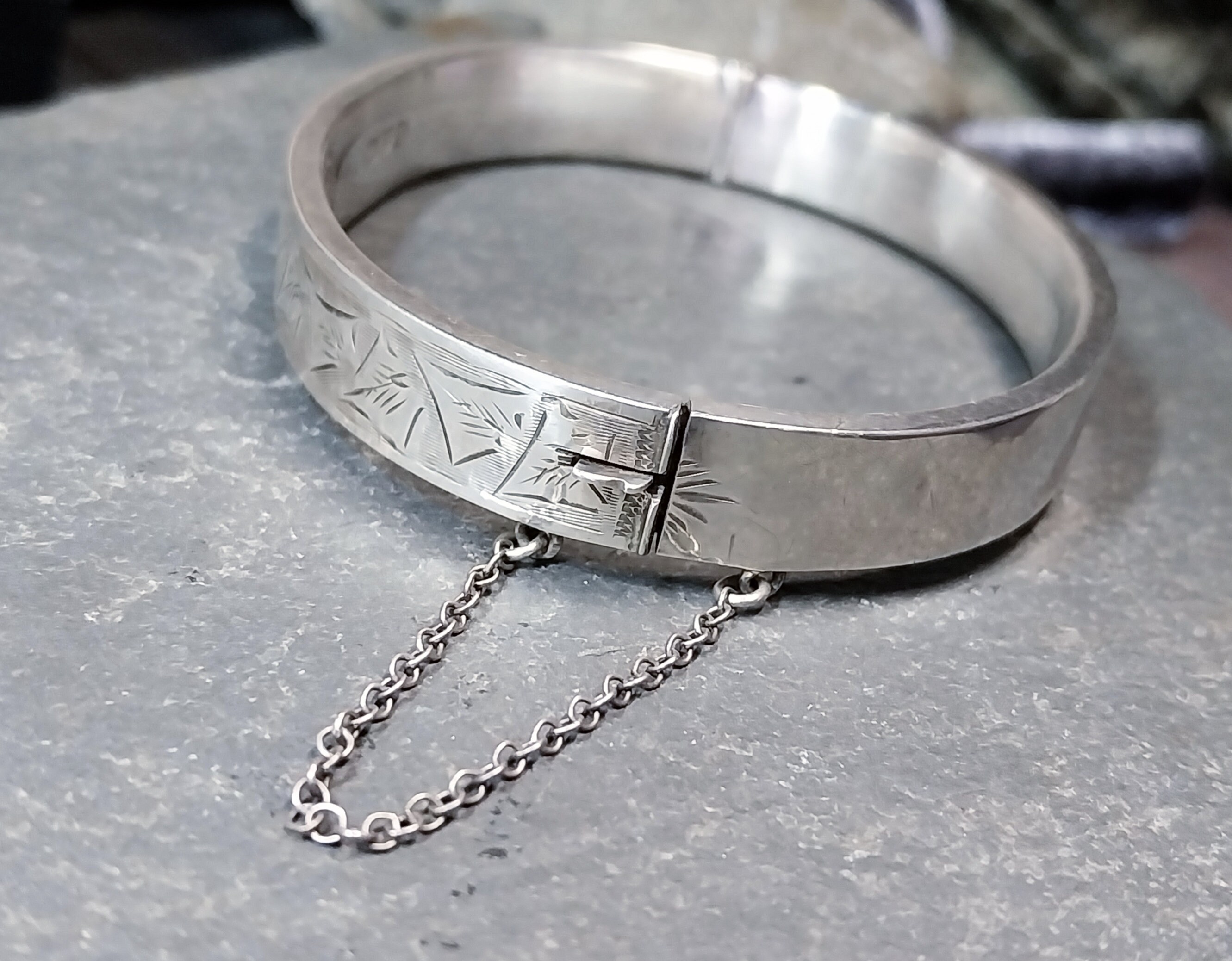 Vintage Sterling SILVER BANGLE Bracelet Chester 1941 11.9g - Etsy Vintage Sterling SILVER BANGLE Bracelet Chester 1941 11.9g - Etsy