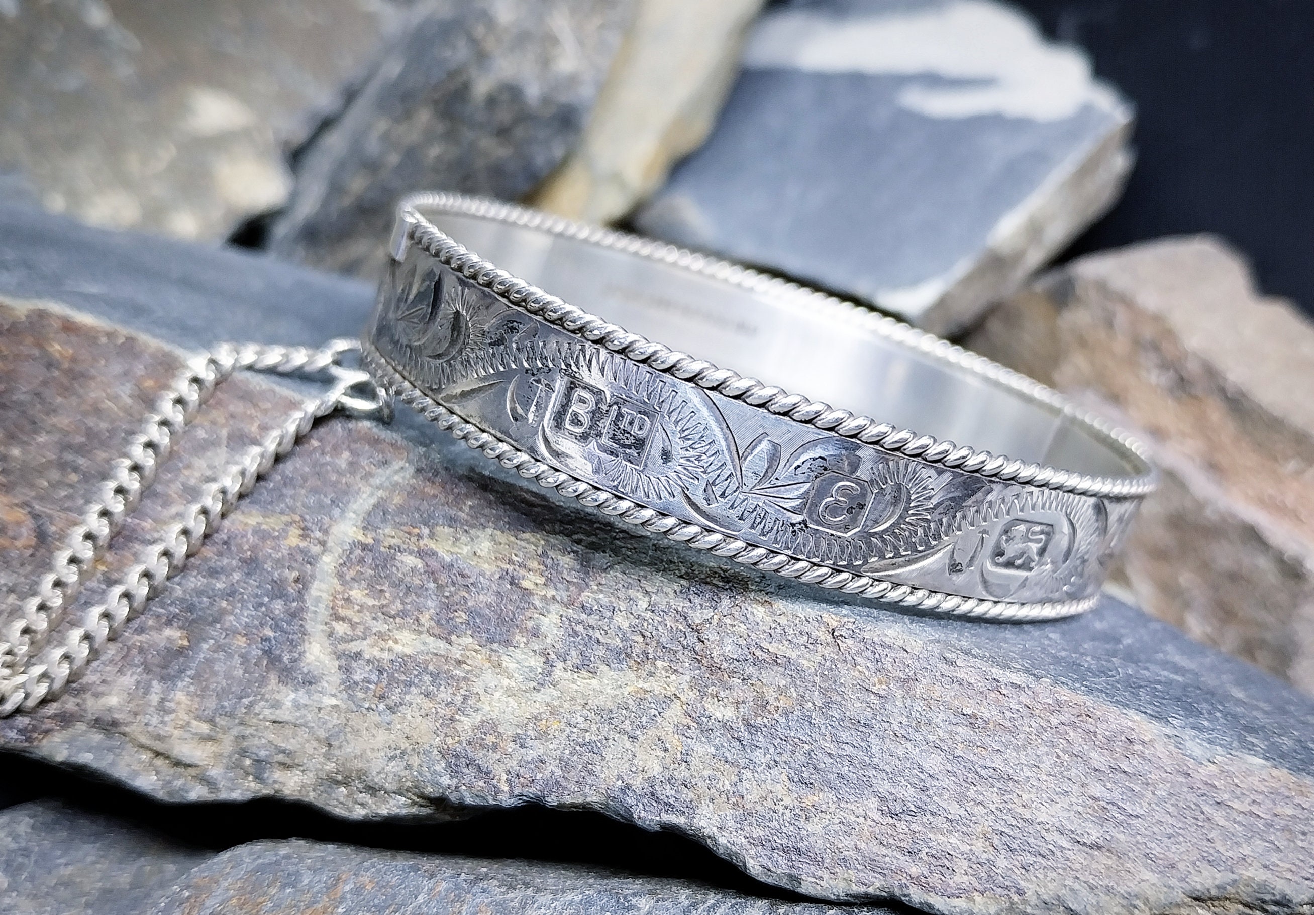 Vintage Sterling SILVER BANGLE Bracelet - C 1979 - 24.5g - Etsy Vintage Sterling SILVER BANGLE Bracelet - C 1979 - 24.5g - Etsy