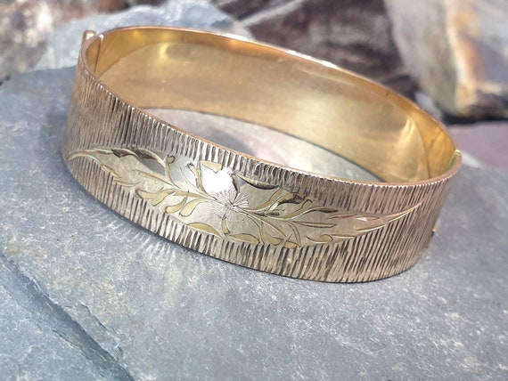 Vintage 9k Gold 9ct Gold 1/5th Rolled Gold Hinged Bangle Bracelet Engraved  Bracelet W&G Lagarmic Gold Bangle Gold Bracelet Oval Bracelet - Etsy |  Engraved bracelet, Hinged bangle, Gold bangles